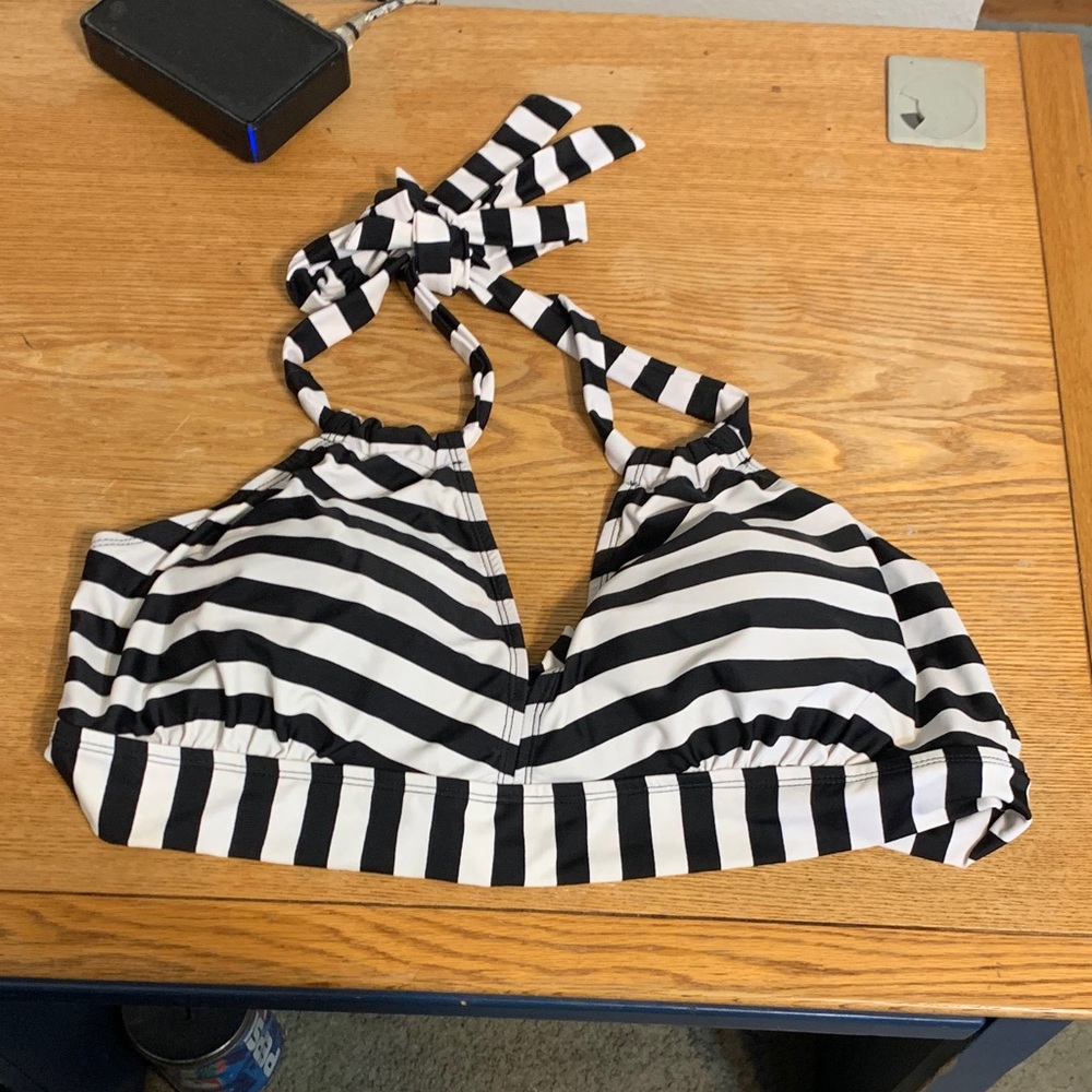 Black and White Striped Swimsuits For All Bikini Top - Size 18